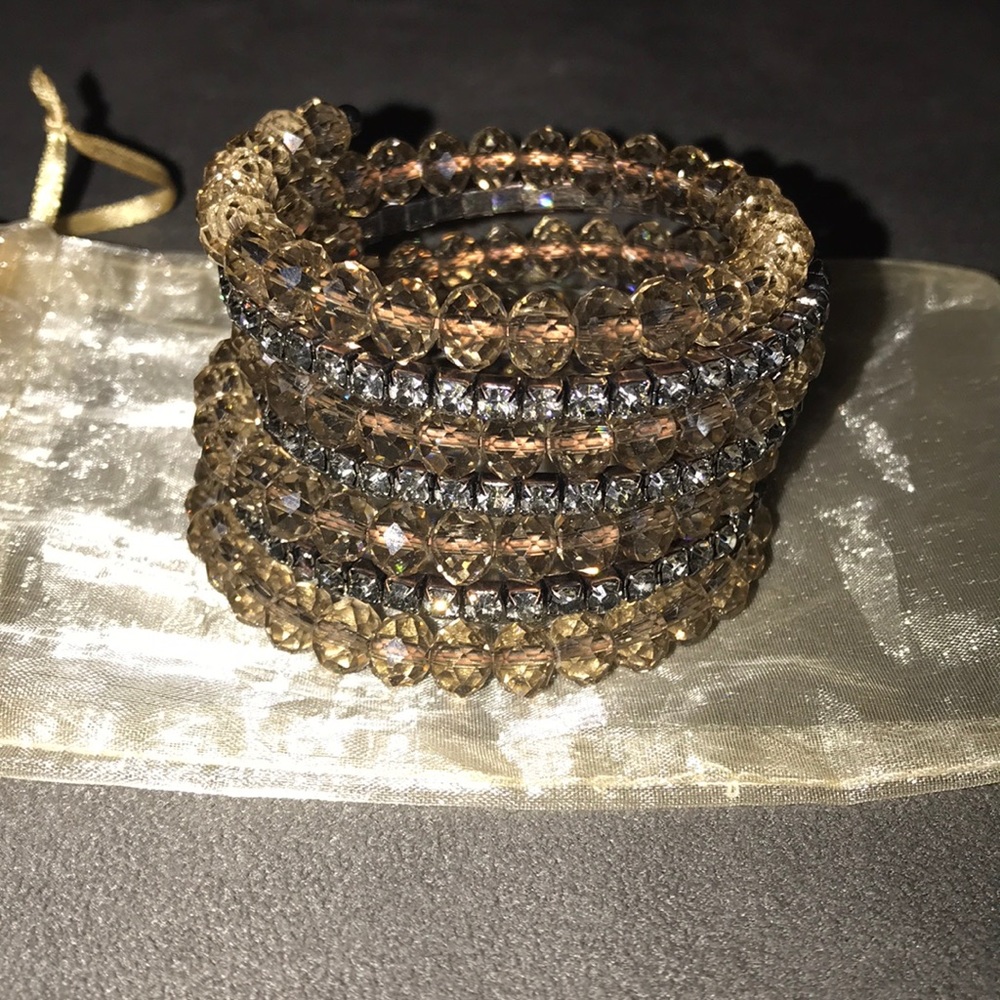 Stunning one piece bangle set